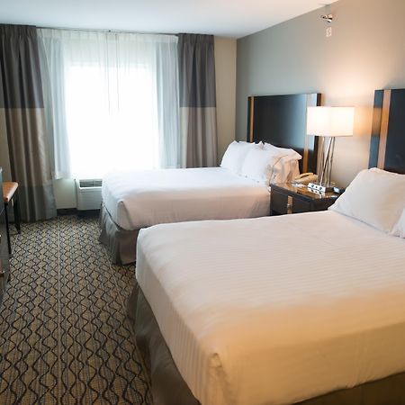 Holiday Inn Express Hotel & Suites Chanhassen By Ihg Bagian luar foto