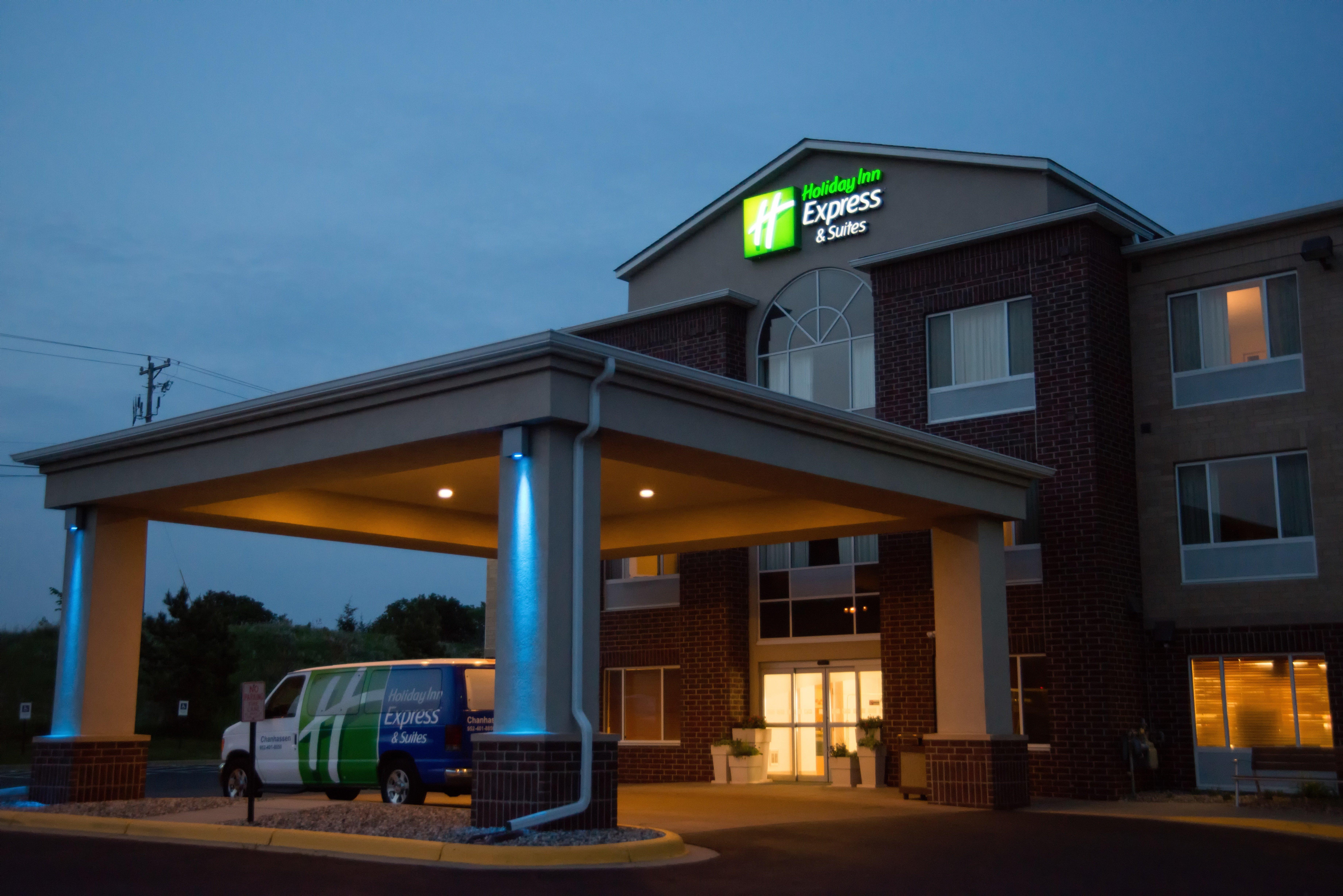 Holiday Inn Express Hotel & Suites Chanhassen By Ihg Bagian luar foto