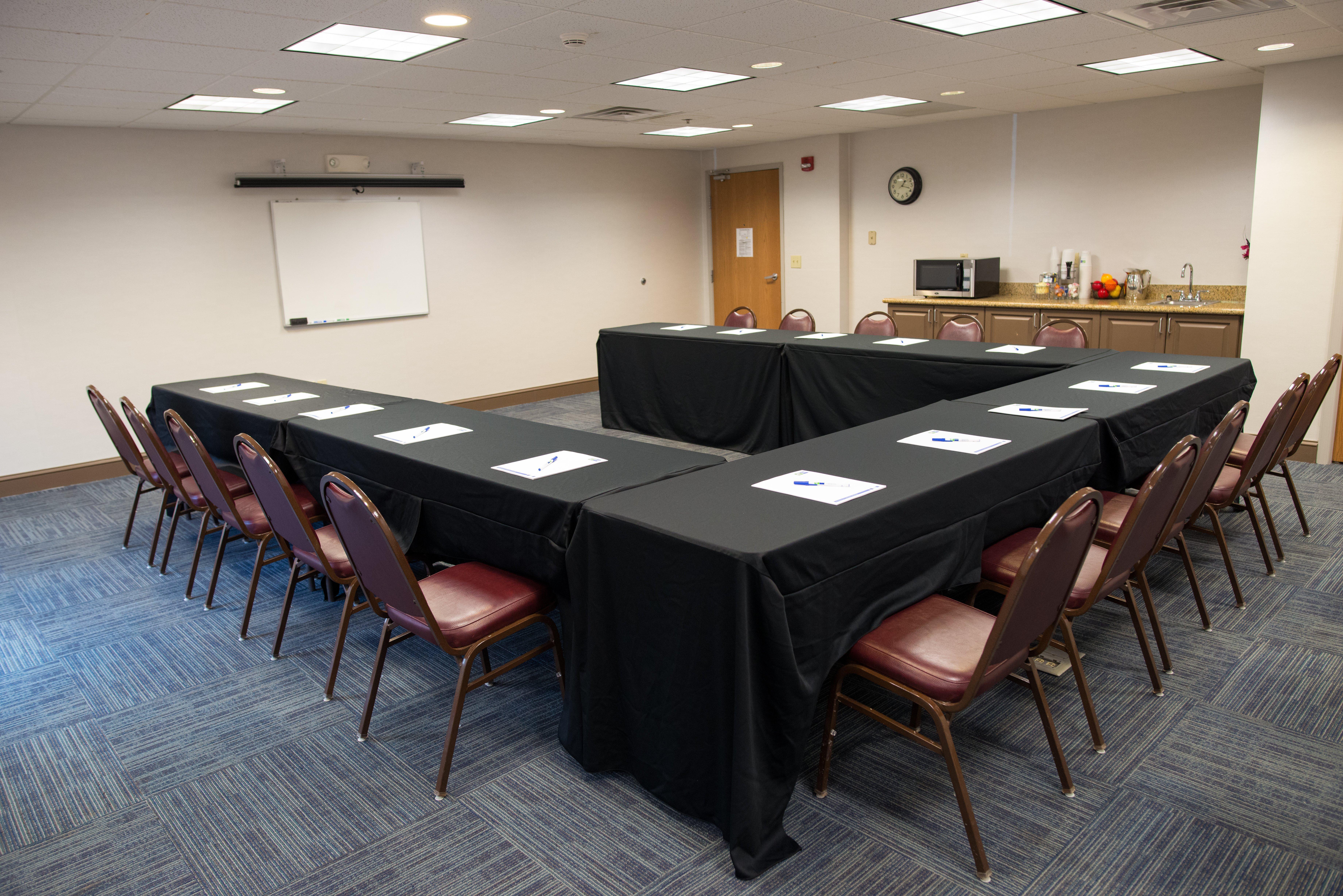 Holiday Inn Express Hotel & Suites Chanhassen By Ihg Bagian luar foto