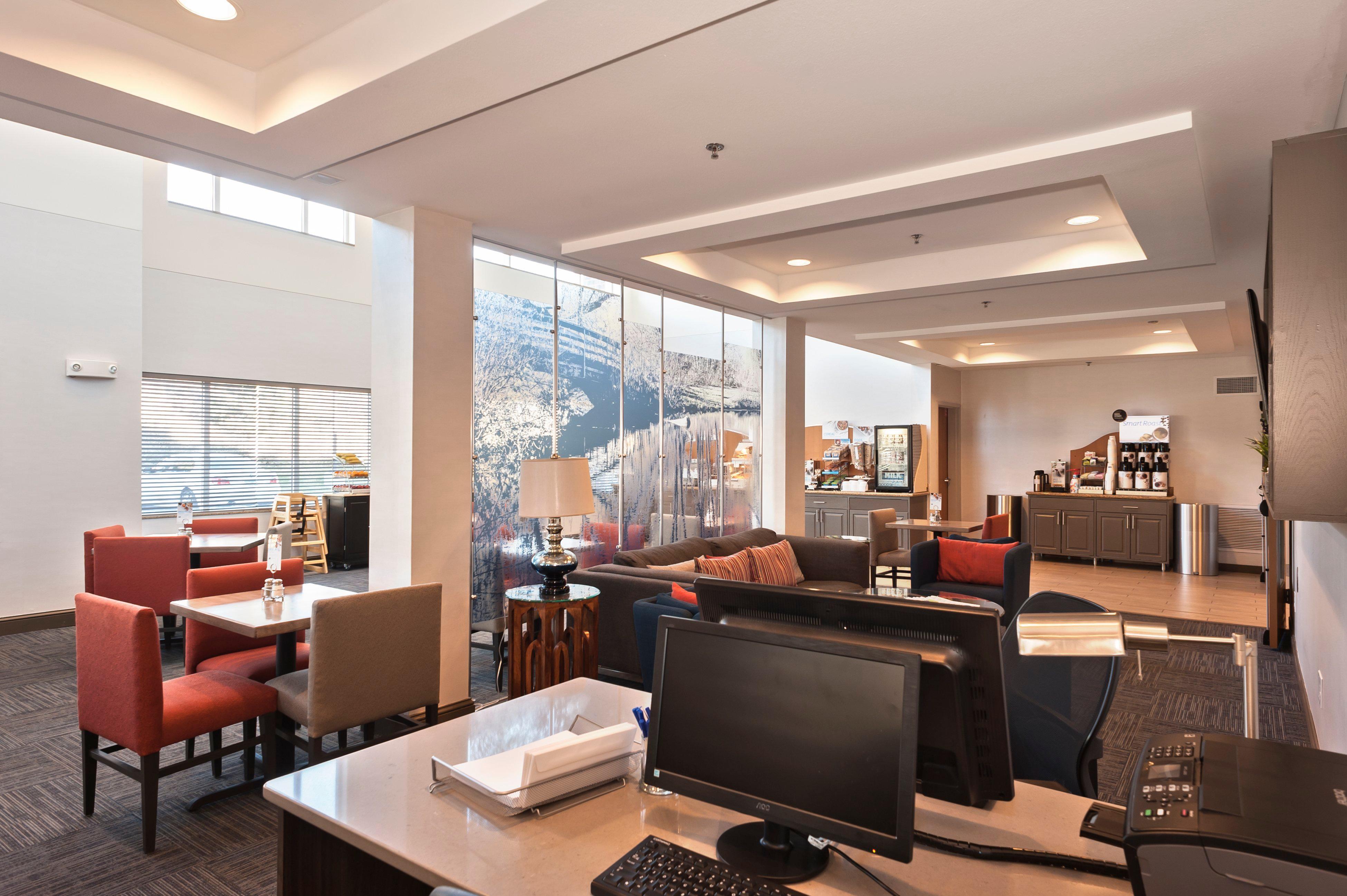 Holiday Inn Express Hotel & Suites Chanhassen By Ihg Bagian luar foto