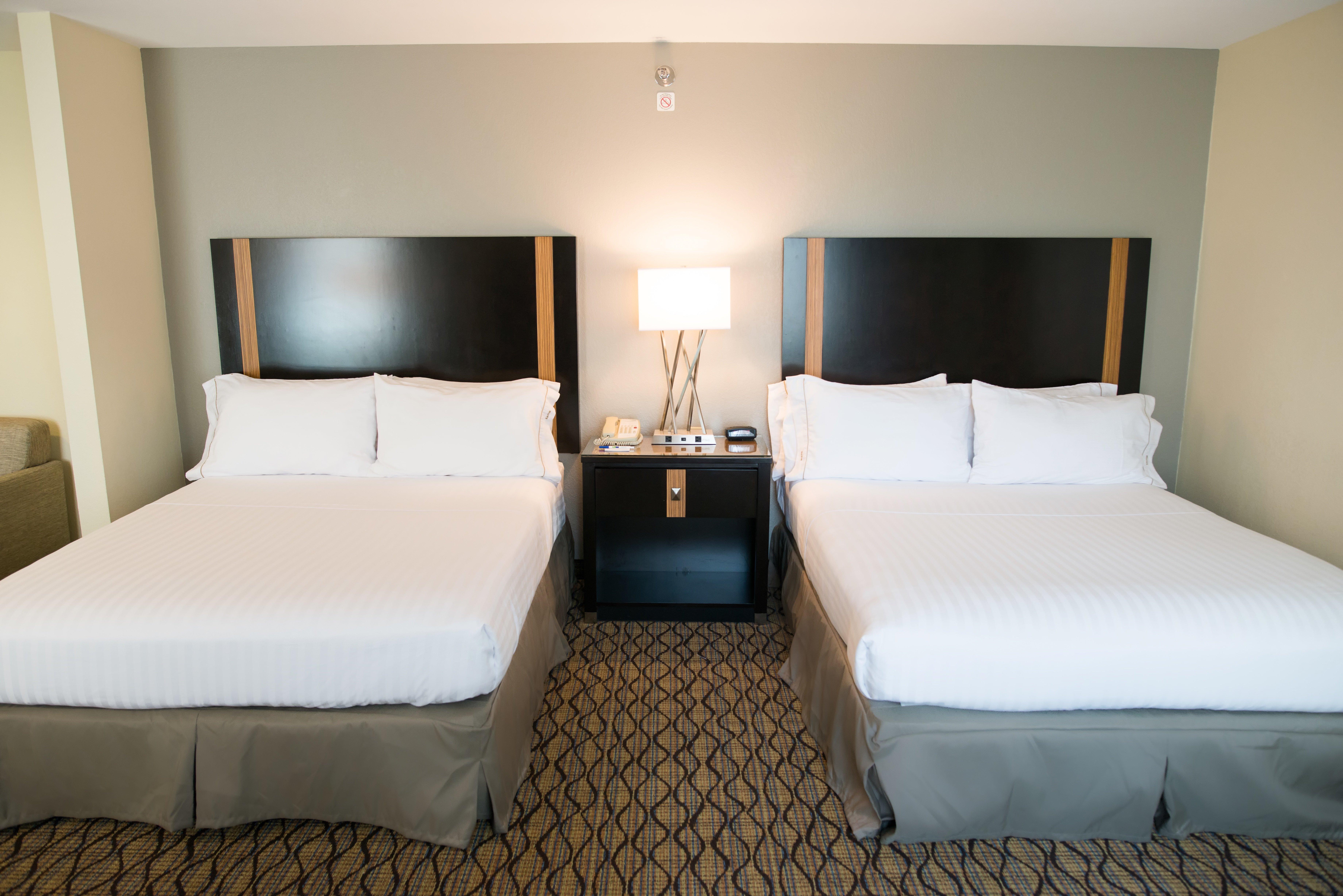 Holiday Inn Express Hotel & Suites Chanhassen By Ihg Bagian luar foto