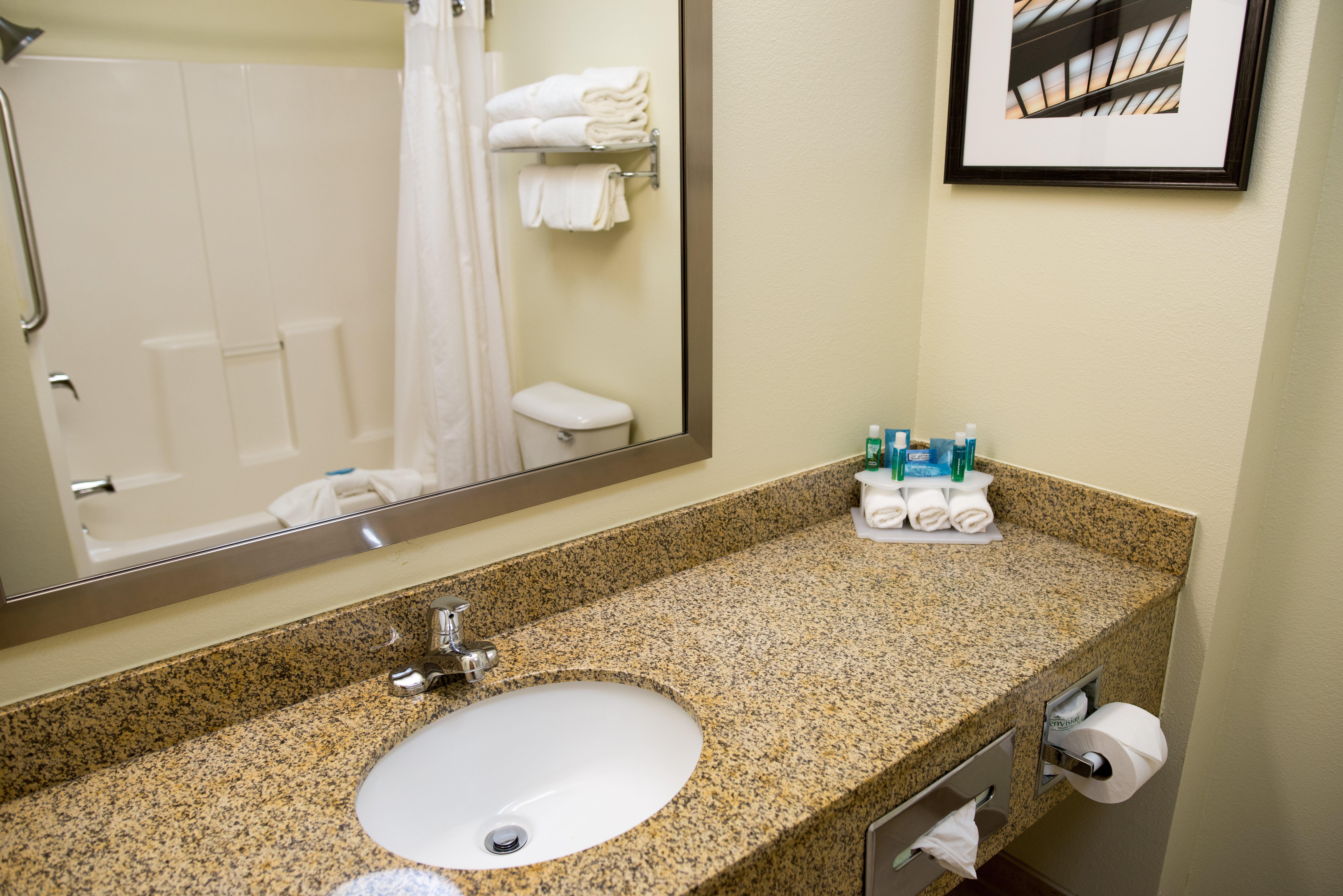 Holiday Inn Express Hotel & Suites Chanhassen By Ihg Bagian luar foto