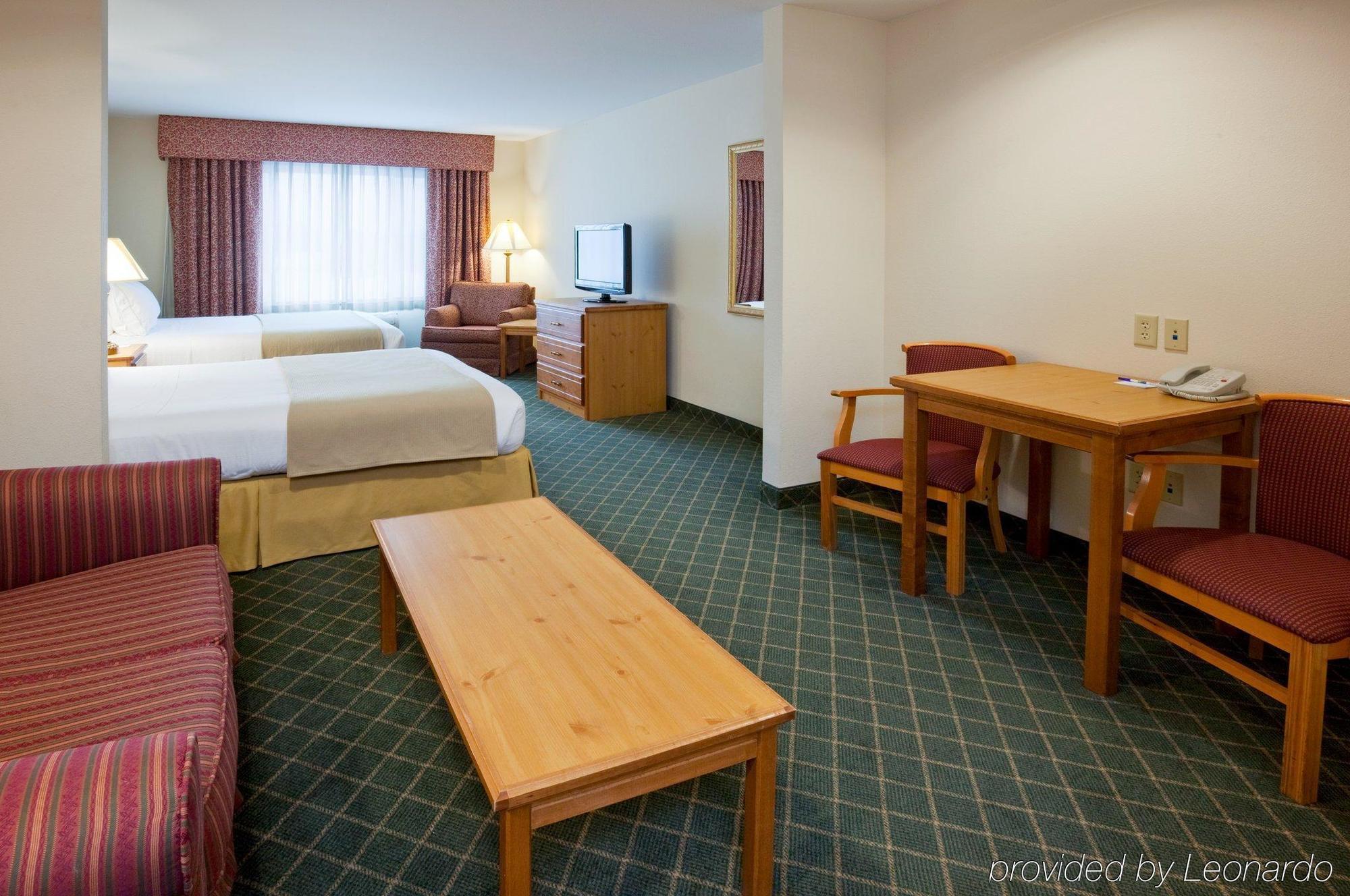Holiday Inn Express Hotel & Suites Chanhassen By Ihg Ruang foto