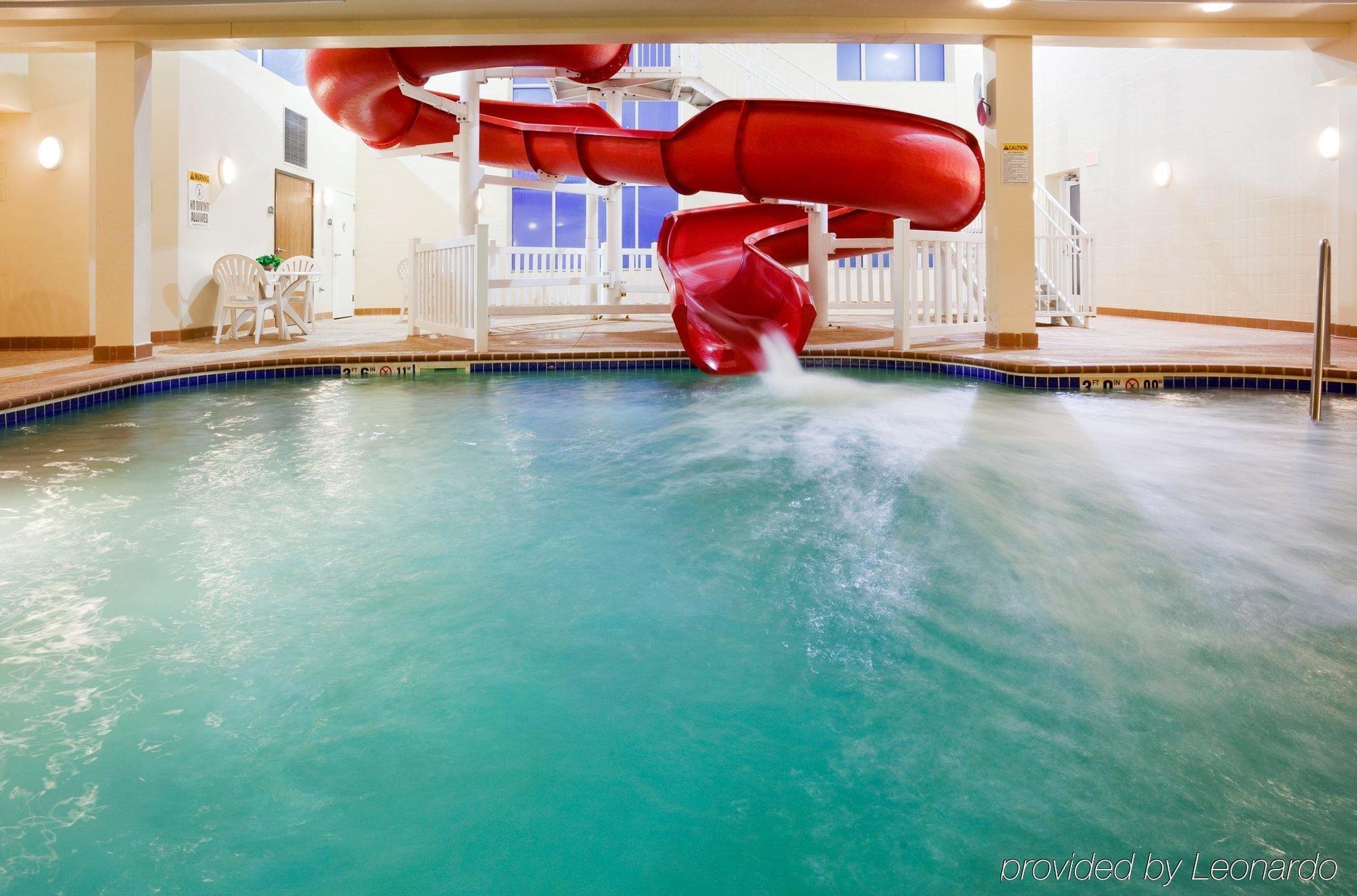 Holiday Inn Express Hotel & Suites Chanhassen By Ihg Bagian luar foto