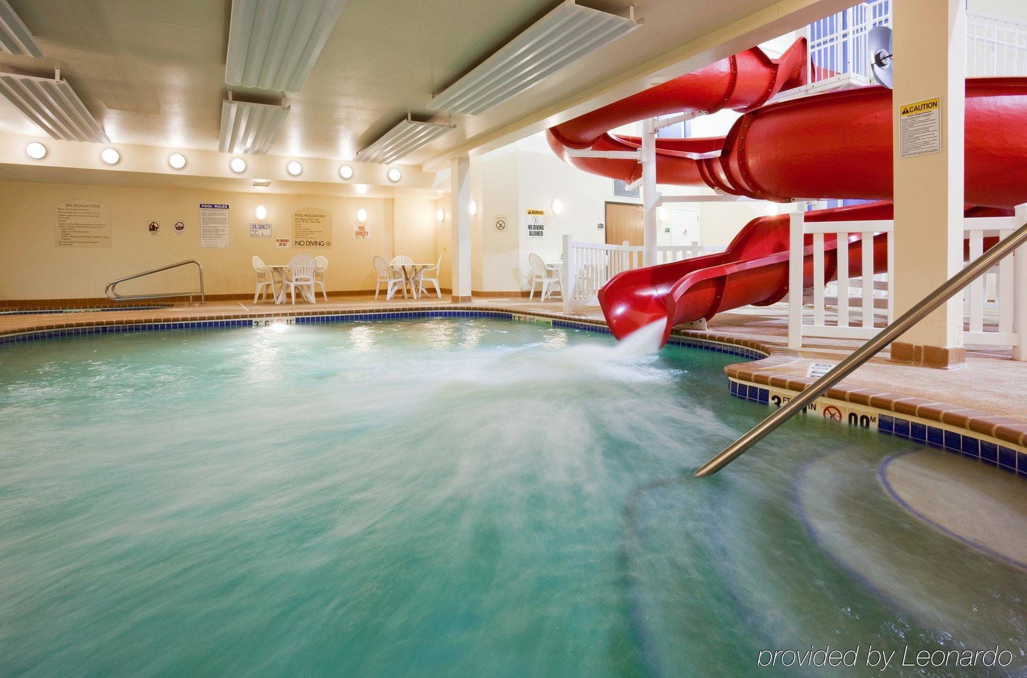 Holiday Inn Express Hotel & Suites Chanhassen By Ihg Bagian luar foto
