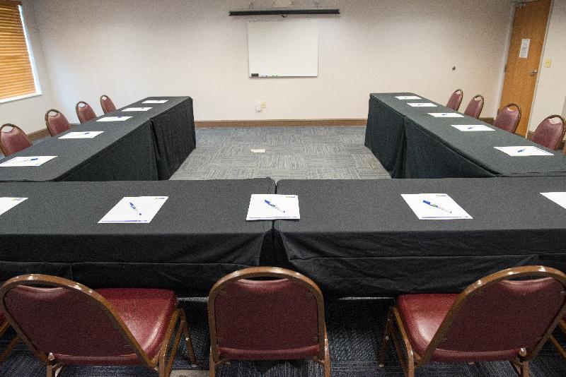 Holiday Inn Express Hotel & Suites Chanhassen By Ihg Bagian luar foto